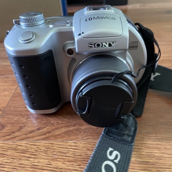 Sony CD Mavica Digital video/ Camera with CD-RW - Picture 3 of 16